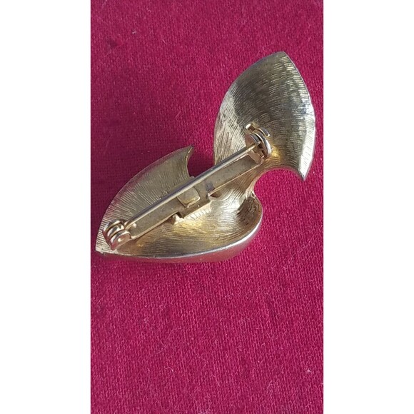 Vintage Mid Century retro Gold tone White Enamel Pin Brooch Twist Bow - Picture 2 of 5